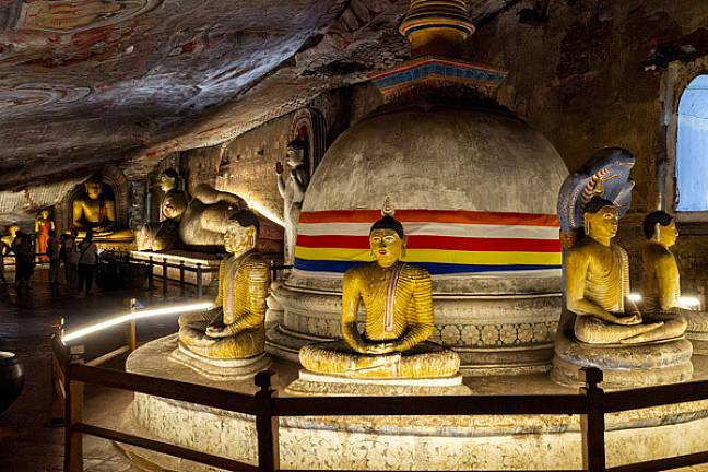 Sri lanka best places to visit Dambulla Cave Temples 600x400