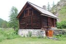 Traditional cabin on trek